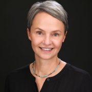 Katie Oyan headshot